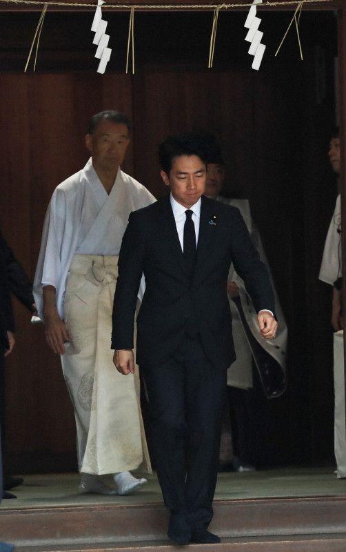 日本防卫大臣小泉进次郎今天（8月15号）发文说：“今日，我参拜了靖国神社。自首次