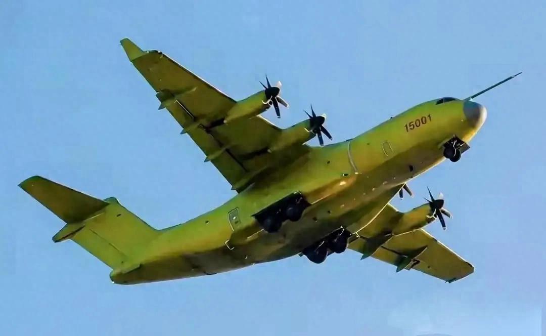 俄媒称中国新中运性能全面超越美国大力神运输机，航程达6000公里俄罗斯《真理