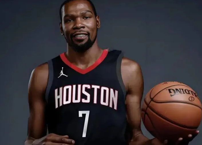 杜兰特：愿助火箭年轻人成长发现问题会直言不讳据美国媒体报道，在接受采访时，火