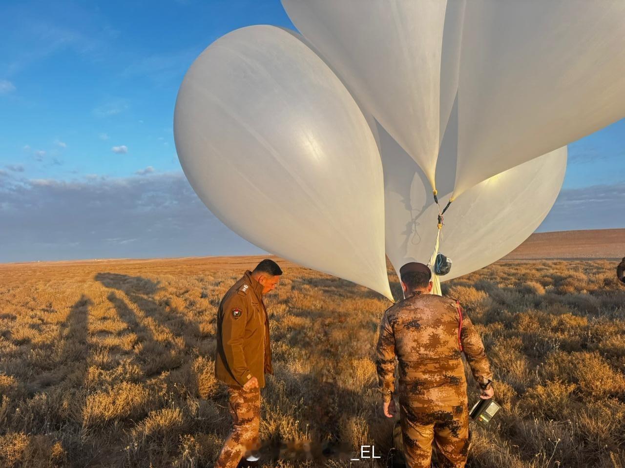 这两天伊拉克和约旦边防部队都在叙利亚边境拦截了走私毒品的气球，最近这种气球走私法