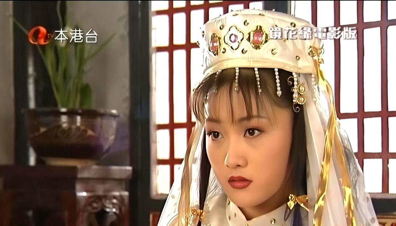 16岁爆红，27岁人间蒸发她演小桃红那年，脸圆得像月饼，眼睛大得能装下整个