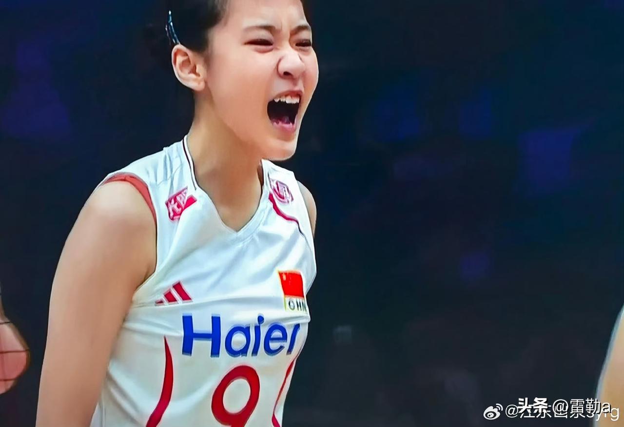 3：0战胜小村姑，唐欣、王奥芊表现出彩特尔季奇派出小村姑，三局上到19分就自