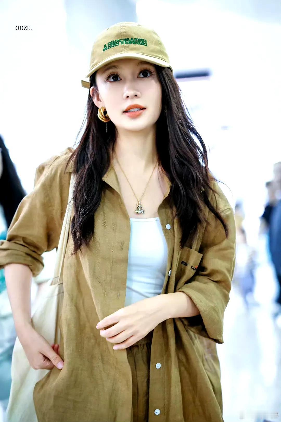 杨幂、李沁、周也已启程赴约，宋佳、迪丽热巴、虞书欣的加盟更让这场盛典成了“颜值修