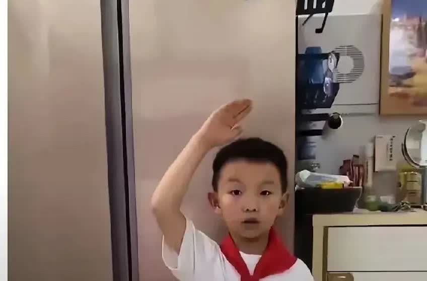 熊磊把他儿子的名字给改了，不叫以前的郭谏言，熊磊为什么把孩子名字改了呢……