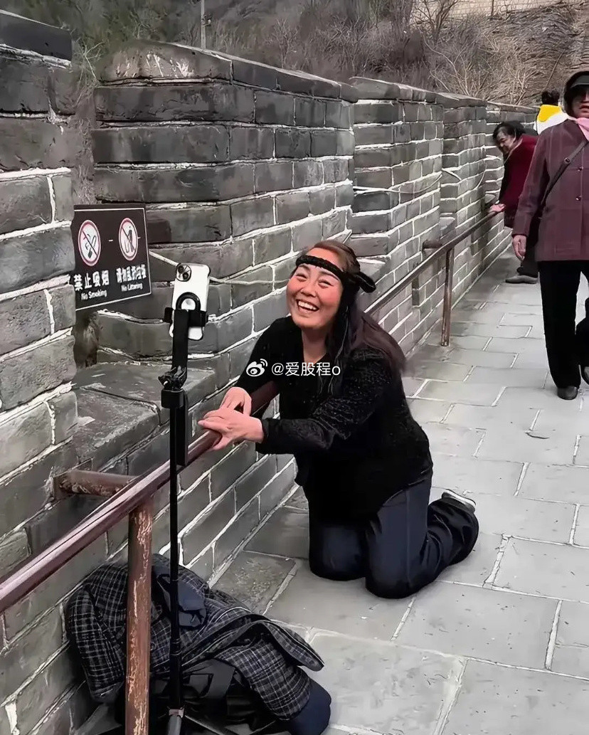 不得不说，现在的网红为了流量，也是拼了！