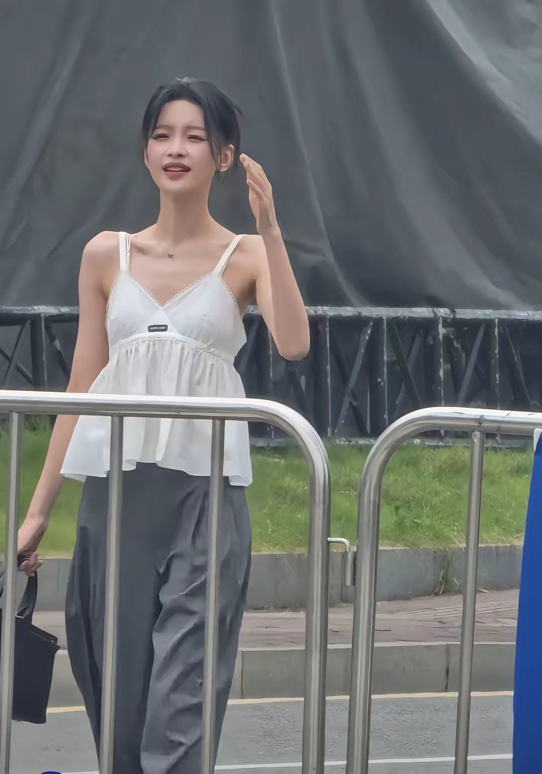 看看现在再看看九十年代的珠圆玉润，现在的审美确实有问题