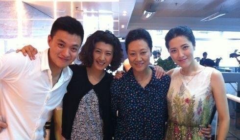 想当年，闫学晶、宋丹丹、蔡明、杨蕾这四位，那可是春晚后台能“呼风唤雨”的角儿。