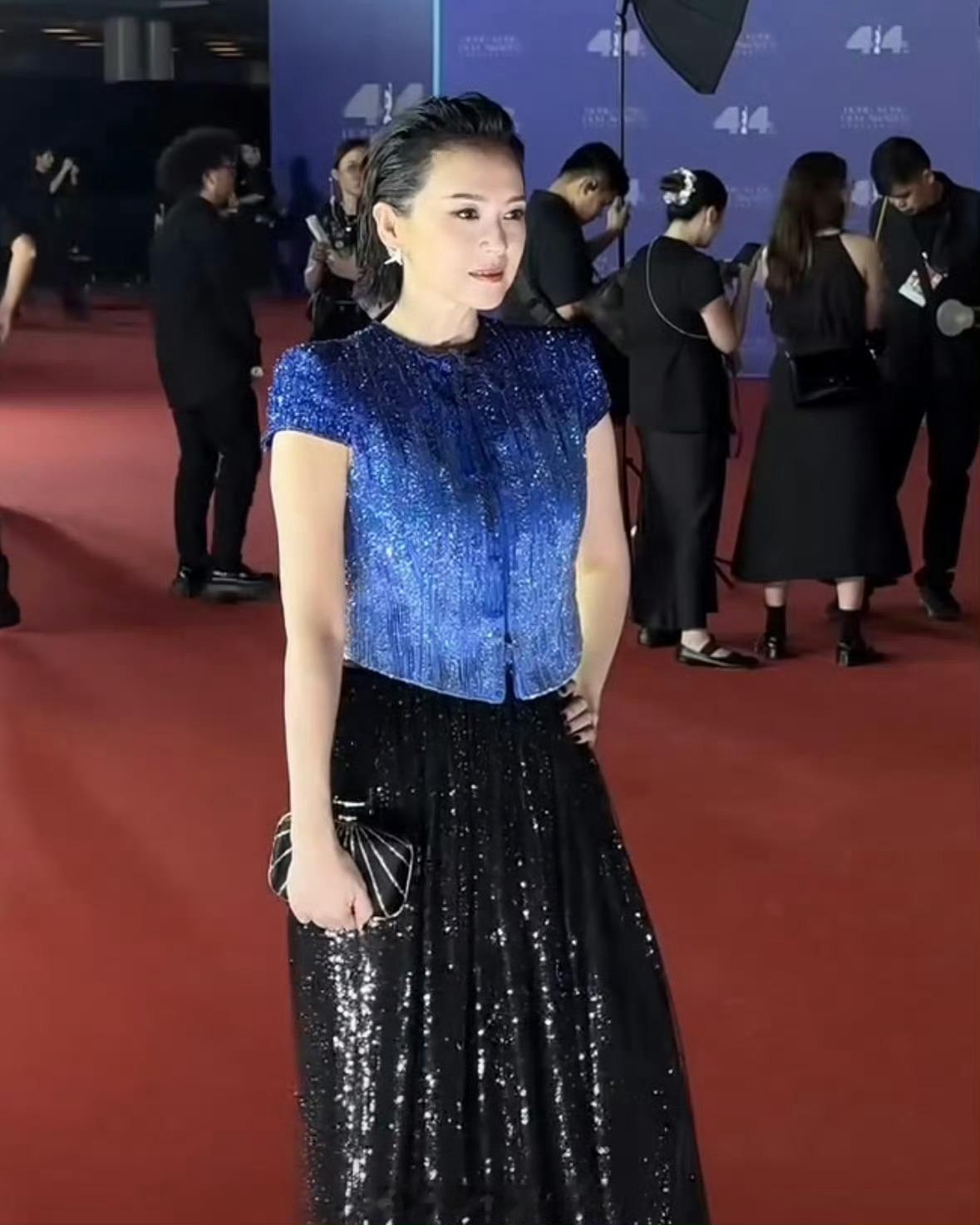 我感觉女明星不适合搞这种大背头，就感觉微商气质好强