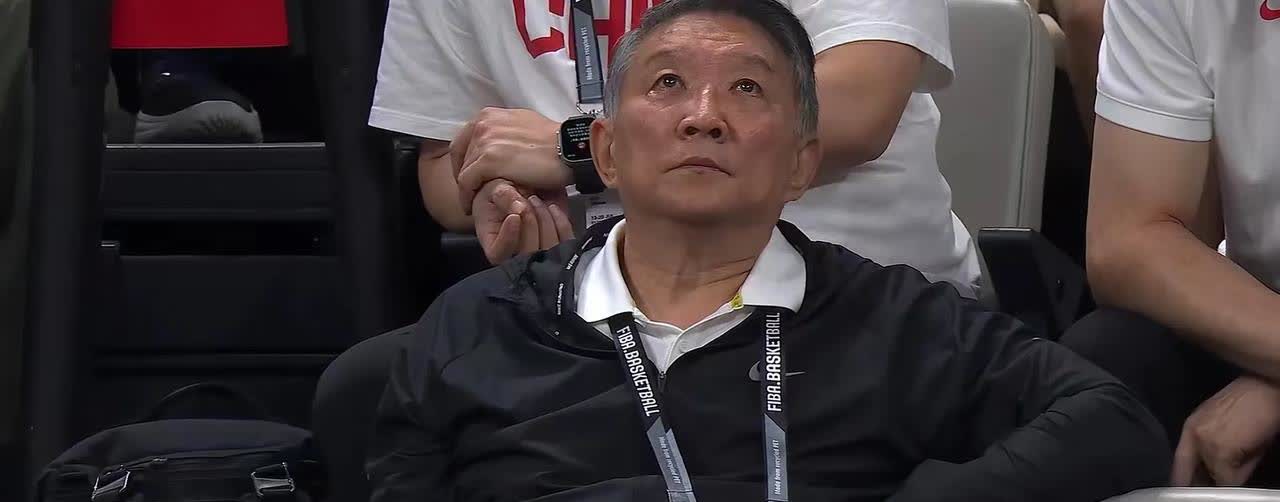 万万没想到，能够给张子宇传球的竟然不是后卫。张子宇在内线的威力如此巨大，竟然