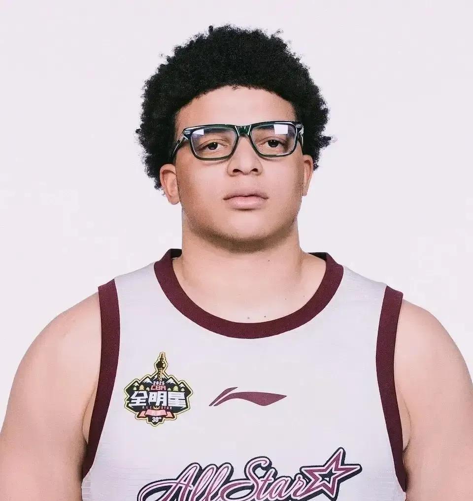 100万美金年薪看不上，偏要磕350万？这位NBA边缘人把上海队整不会了！洛夫