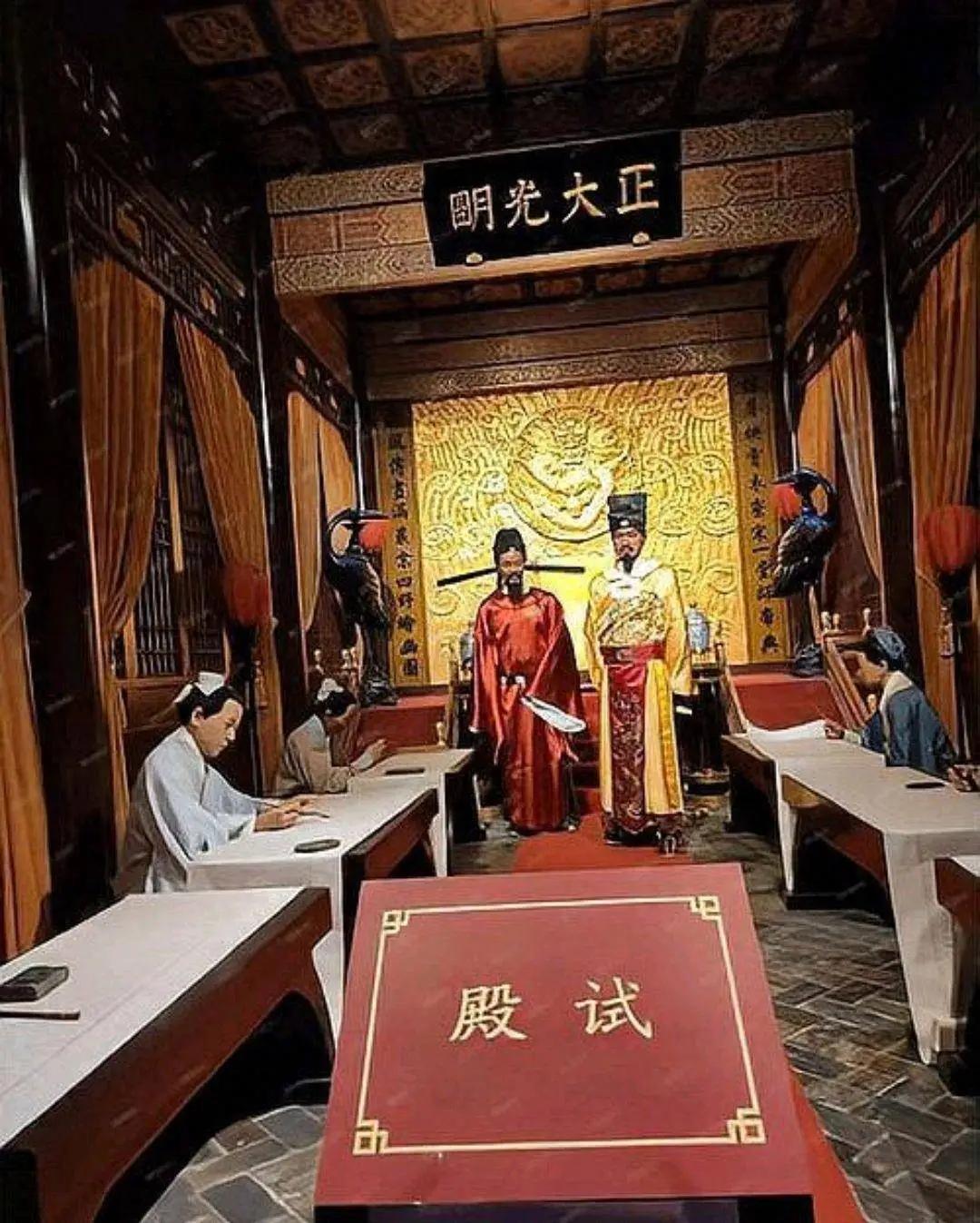 每年进士科录取多少人？平均20个。放在今天相当于全国只招20个公务员。你以为武则