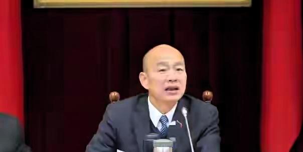 韩国瑜亲自坐镇出手！赖清德“十个恶行”被当众扒光最近岛内政坛彻底炸锅了，立