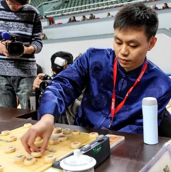 许银川现在能下过，郑惟桐，赵鑫鑫等人吗？答案是下不过，以十番棋为例，许银川可能会