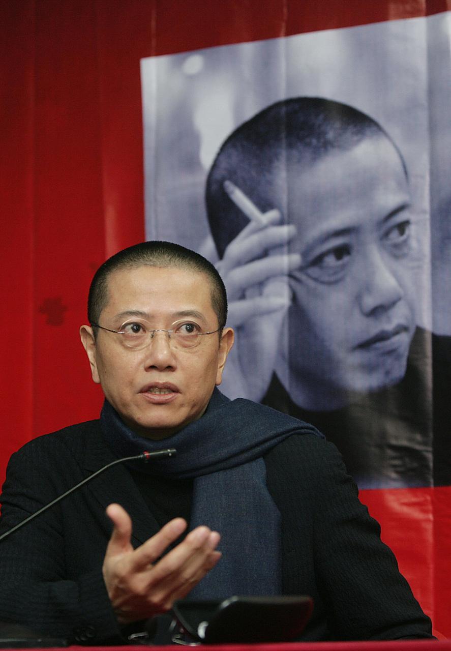 那个曾在节目里公开说“美国男孩简单、我女儿跟中国男孩谈不来”的陈公知，现在到处跟