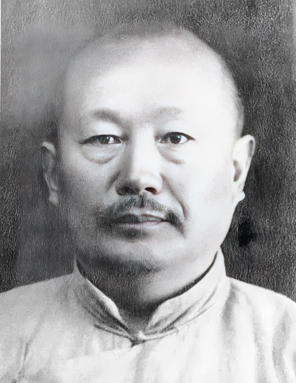 1927年寒冬，国民党将领范石生伸出援手，保住了南昌起义仅存的八百火种。直至晚年