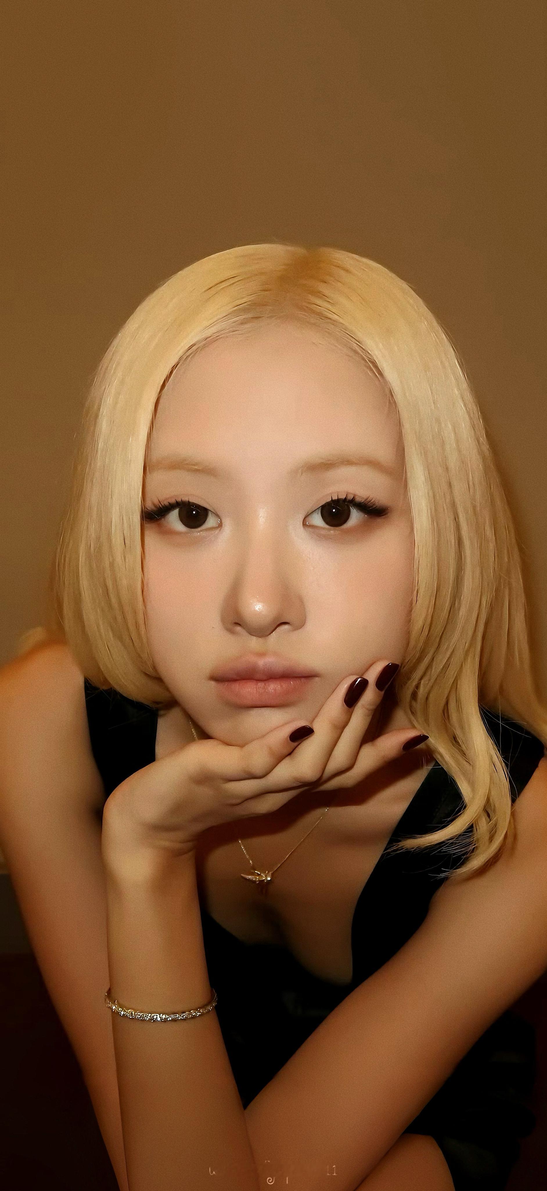ROSÉ自修｜ROSÉ朴彩英手机壁纸专栏·ROSÉ👩🏻‍❤️‍?