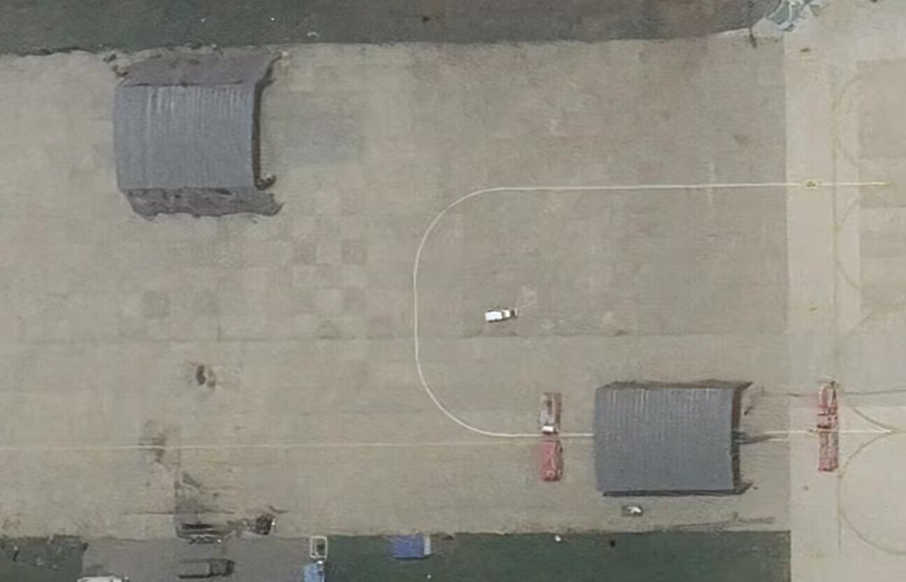 我说怎么找不到北六，原来有移动式机棚遮住了(右下)[笑着哭]为了防卫星，小心