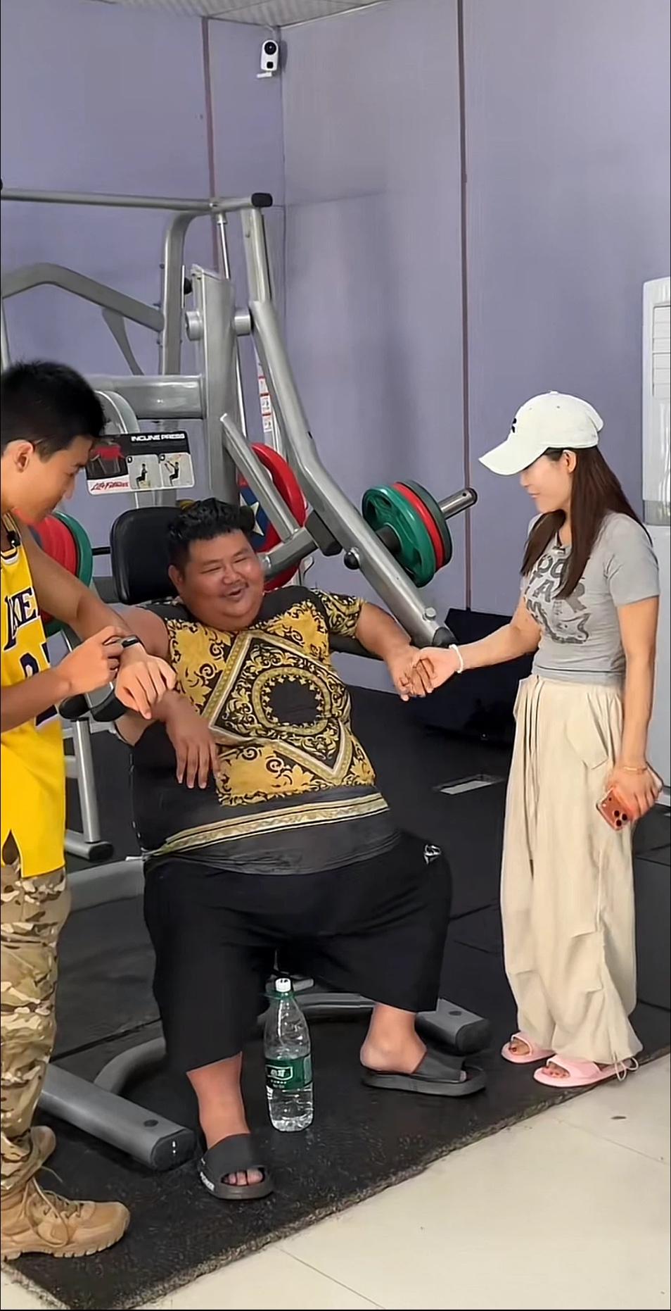 河北狠人，沧州大胃王李占良，260万的粉丝，380斤的体重，如今一心在健身房减肥