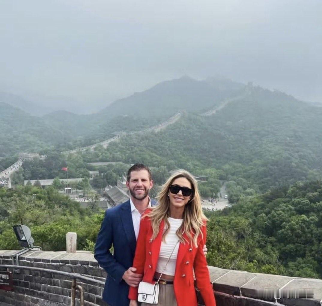 特朗普回国了，特朗普的儿子玩嗨了，跑到了八达岭爬长城话说这算不算公款吃喝？这要