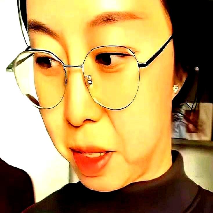 一句“长得像”，背后是800万的资源战。老杜那边刚拿下800万的大单，她