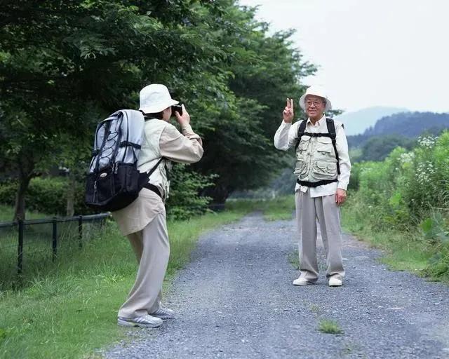 退休后，男女关系再铁，一日游、二日游都可以，但是千万不要长时间在一起游玩。为什么