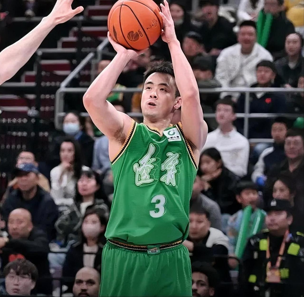 辽宁主场112:103击败福建迎来胜利，看数据谁才是赢球主要功臣：1. 赵