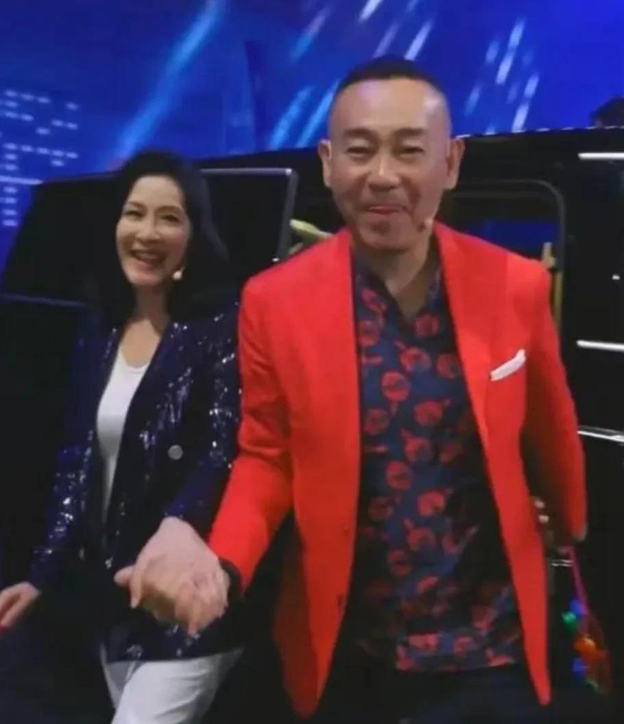 两年未露面的陈慧珊现身内地综艺节目，搭档昔日老搭档林保怡，帅哥靓女再次引人注目，