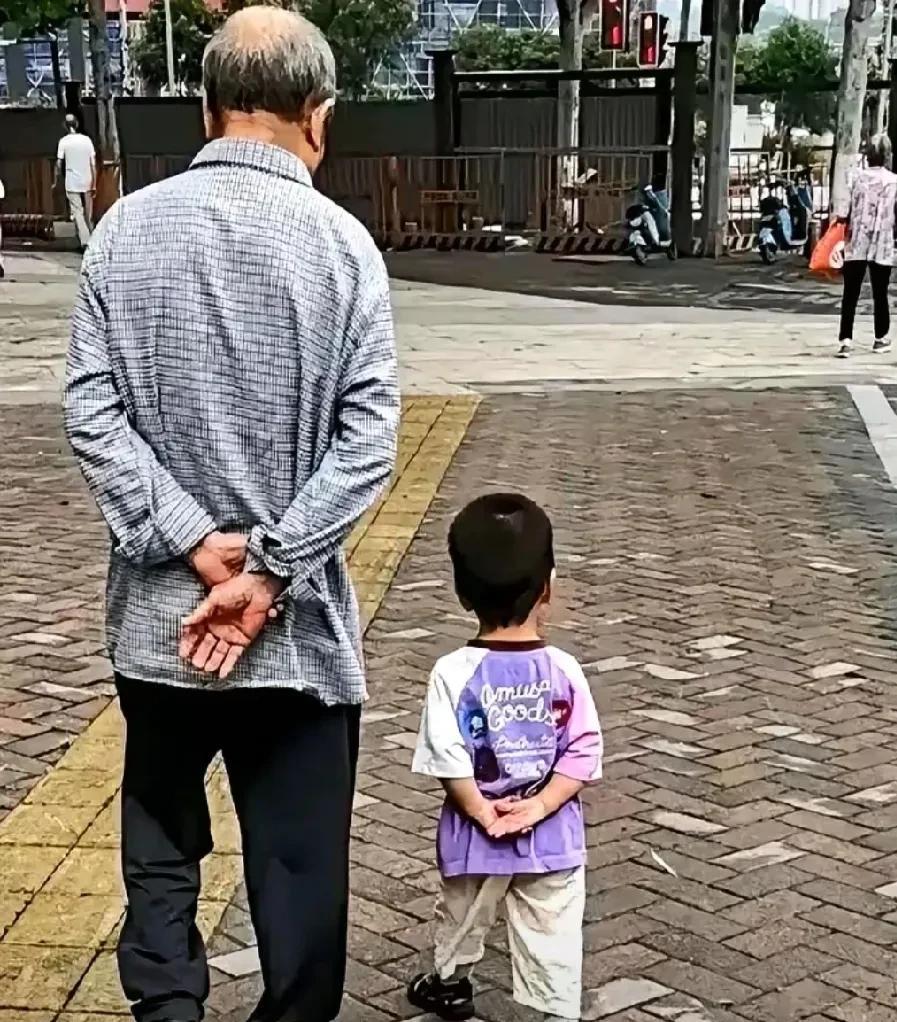 儿子儿媳昨天离婚了，可他们谁都不想要孩子，儿子说他以后还会再婚，还会有自己的孩子