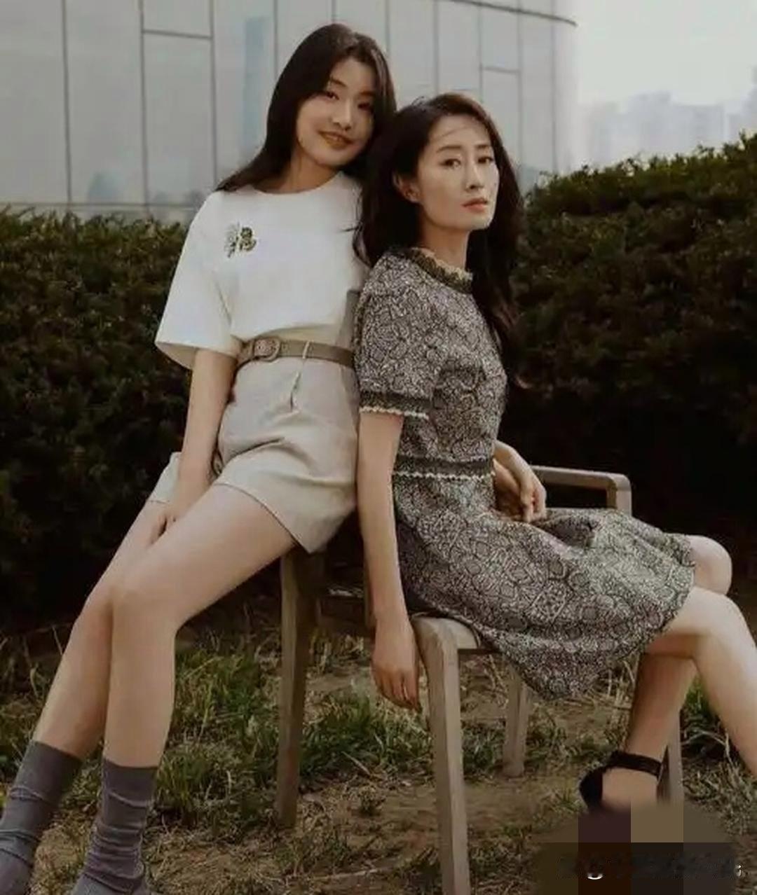 刘敏涛和女儿，女儿颜值不输妈妈。