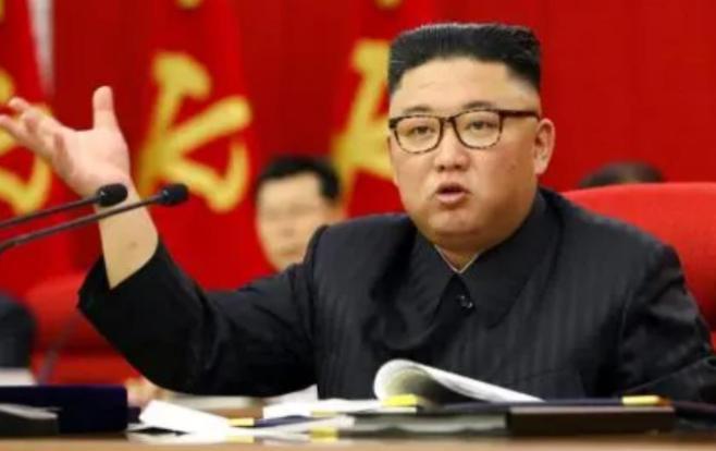 金正恩作出重大决定，无惧美西方。金正恩这步棋走得够狠！当着全世界的面给普京送上