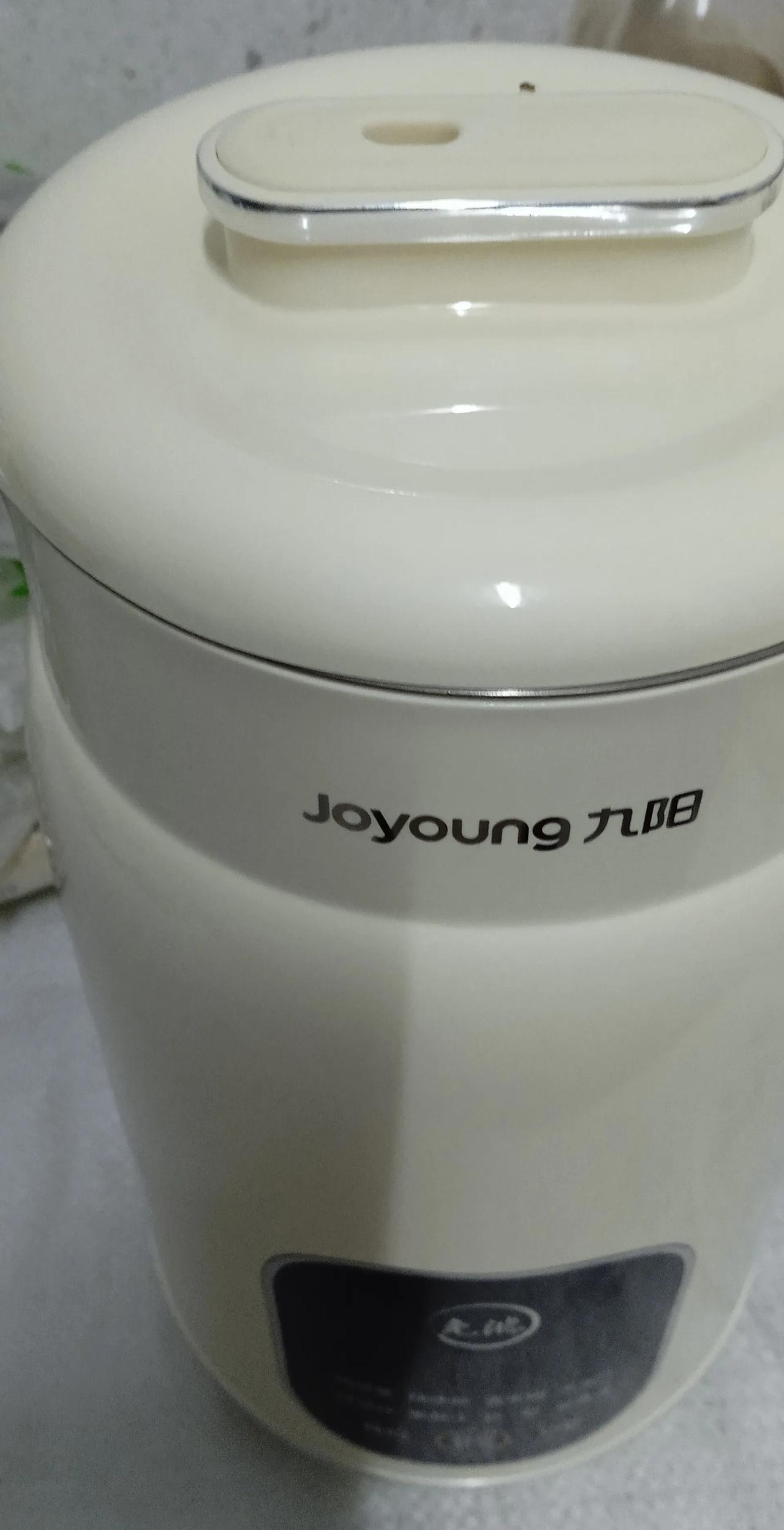 昨天在京东买的豆浆机到货了，又能打豆浆喝了。其实，这已是我家买的第四个豆浆机