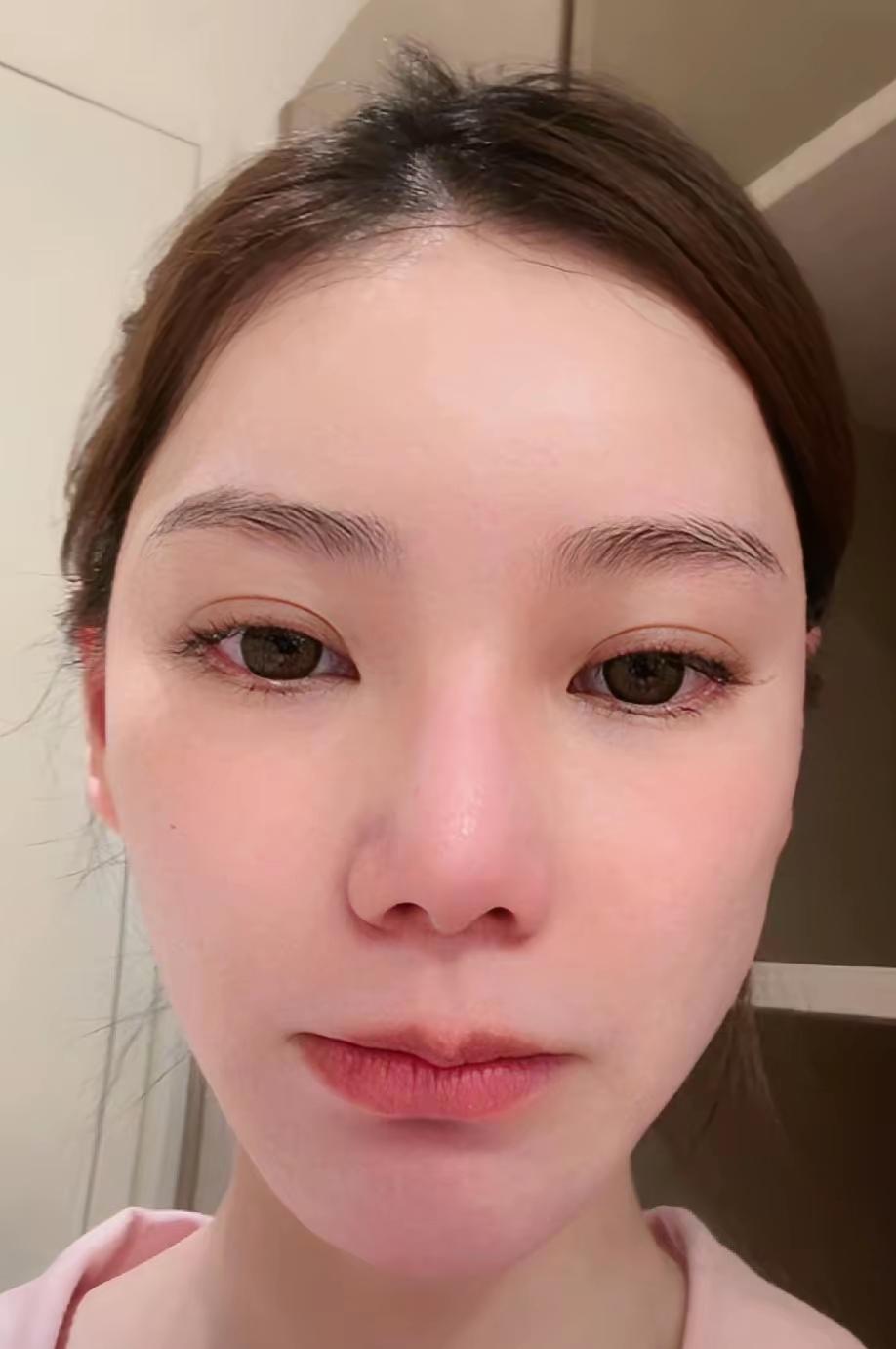 马筱梅产后第13天，在台北月子中心开启直播，大方分享了自己的休养日常与诸多细节。