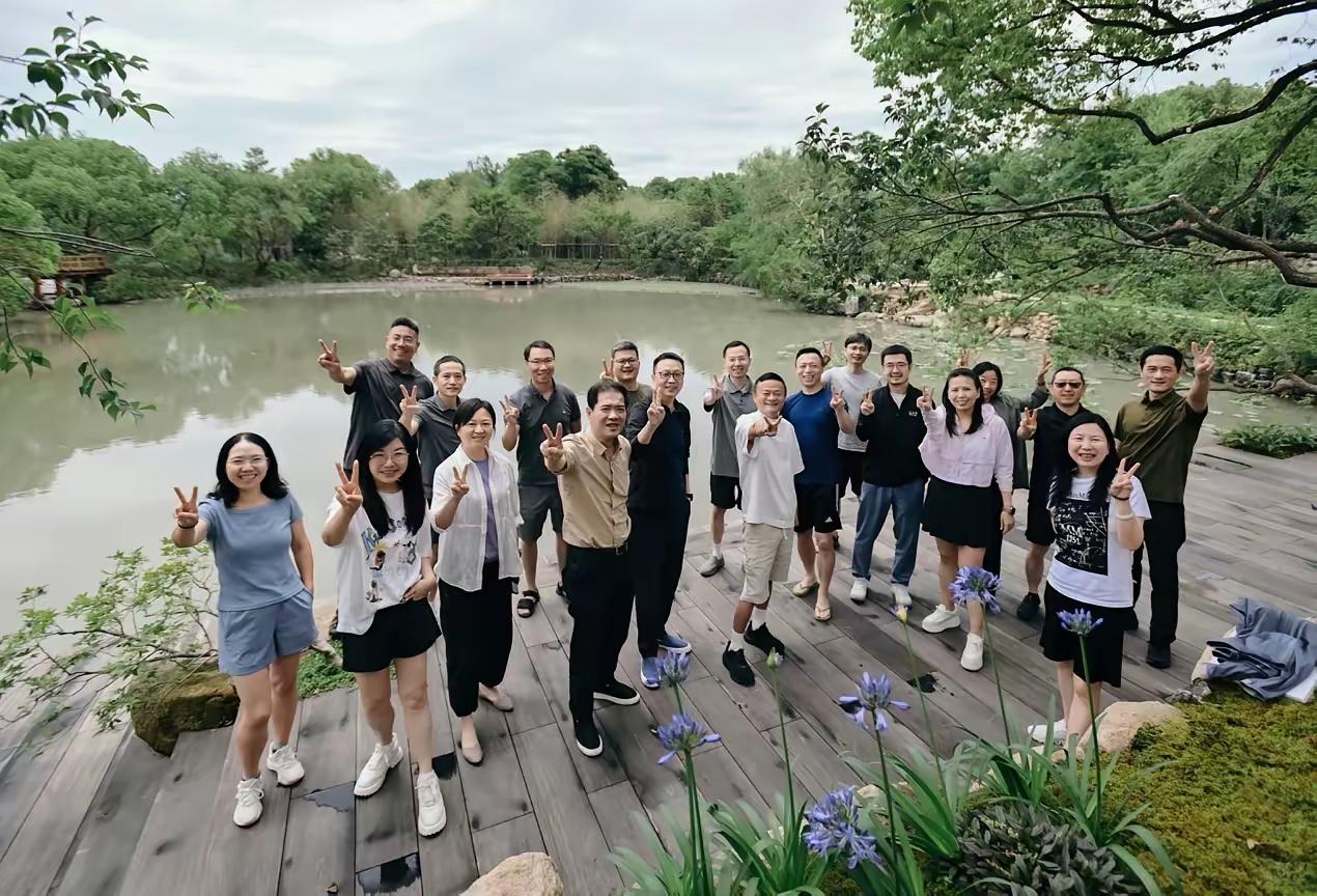 马云是什么情况，简直不可思议！这操作太炸裂了！6月23日，马云带领阿里和蚂蚁集