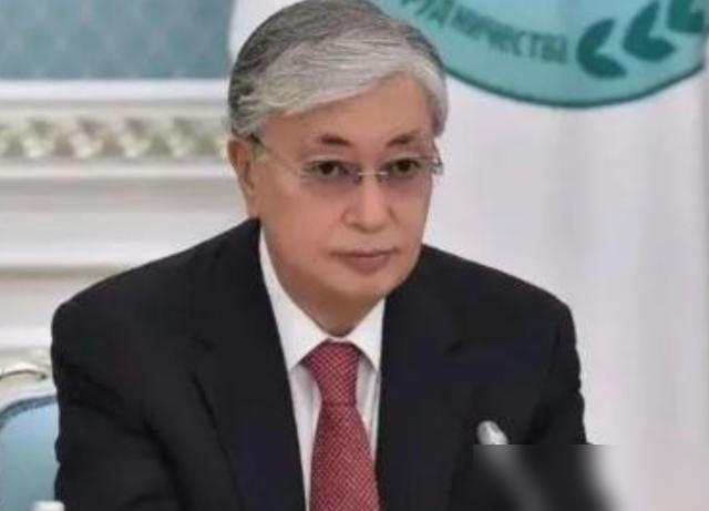 苏联为什么斗不赢美国？以前总觉得是苏联经济偏科，被美国的星球大战计划拖垮的，