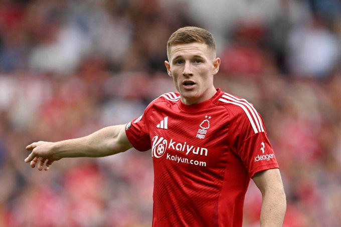 罗马诺曼联与埃利奥特安德森之间没有任何联系。曼联在决定追求谁方面完全未定。