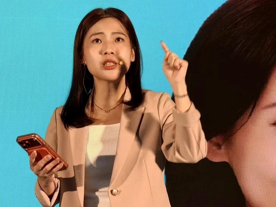 徐巧芯、罗智强合体徐欣莹，猛攻民进党郑朝方土地、金流争议国民党立委罗智强、洪孟