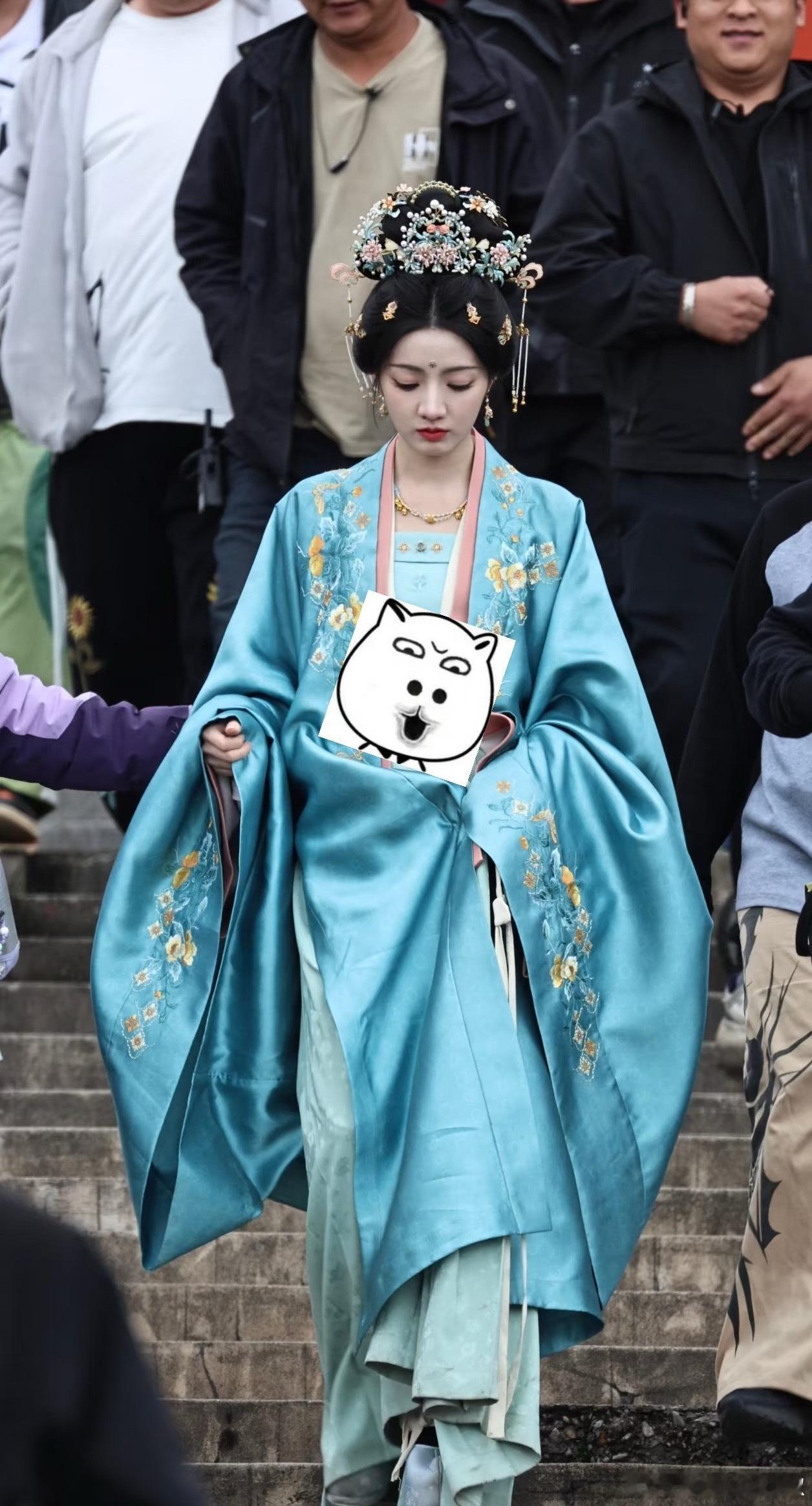 看妆造还以为女主，好金枝玉叶