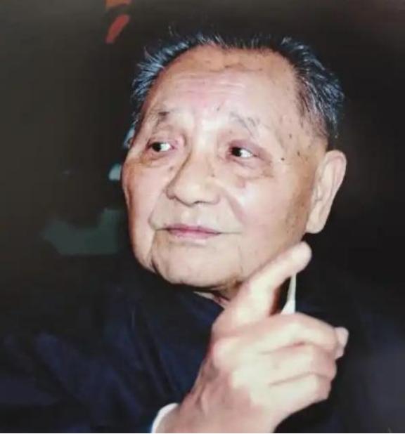 美国如果插手台湾问题，该怎么办？邓公早就给出答案：美国只有两个选择，自从