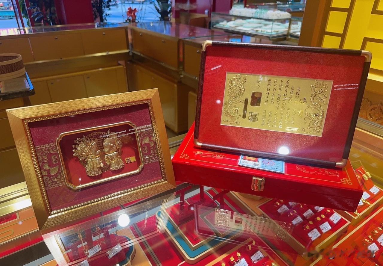 我妈的金店开了二十几年了，她说现在黄金都让她心慌，因为情况和大家想的都不一样