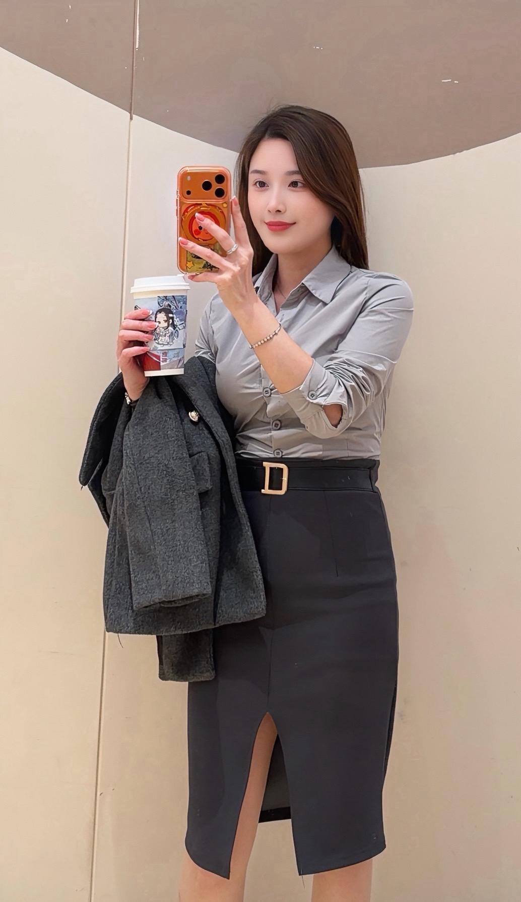 别人被梦想叫醒，我靠咖啡续命，生活无法拿捏，那就来杯拿铁！！！