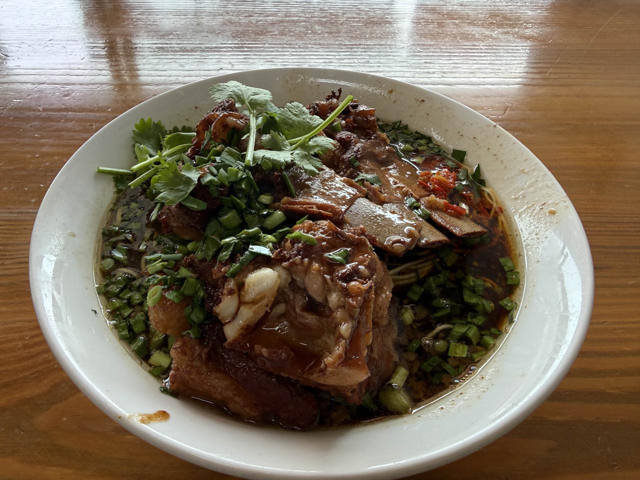 为了吃一碗正宗的羊肉面，骑行三十多千米来到海宁许村……果然比杭州的羊肉面量大好吃