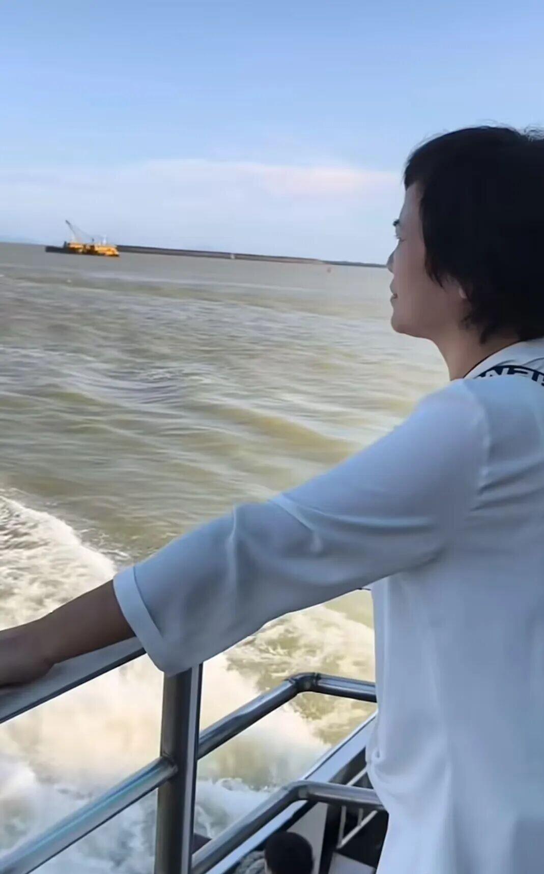 那个跟李小龙较过劲的硬汉，最后把自己交给了大海陈观泰走了，82岁。9月2号凌