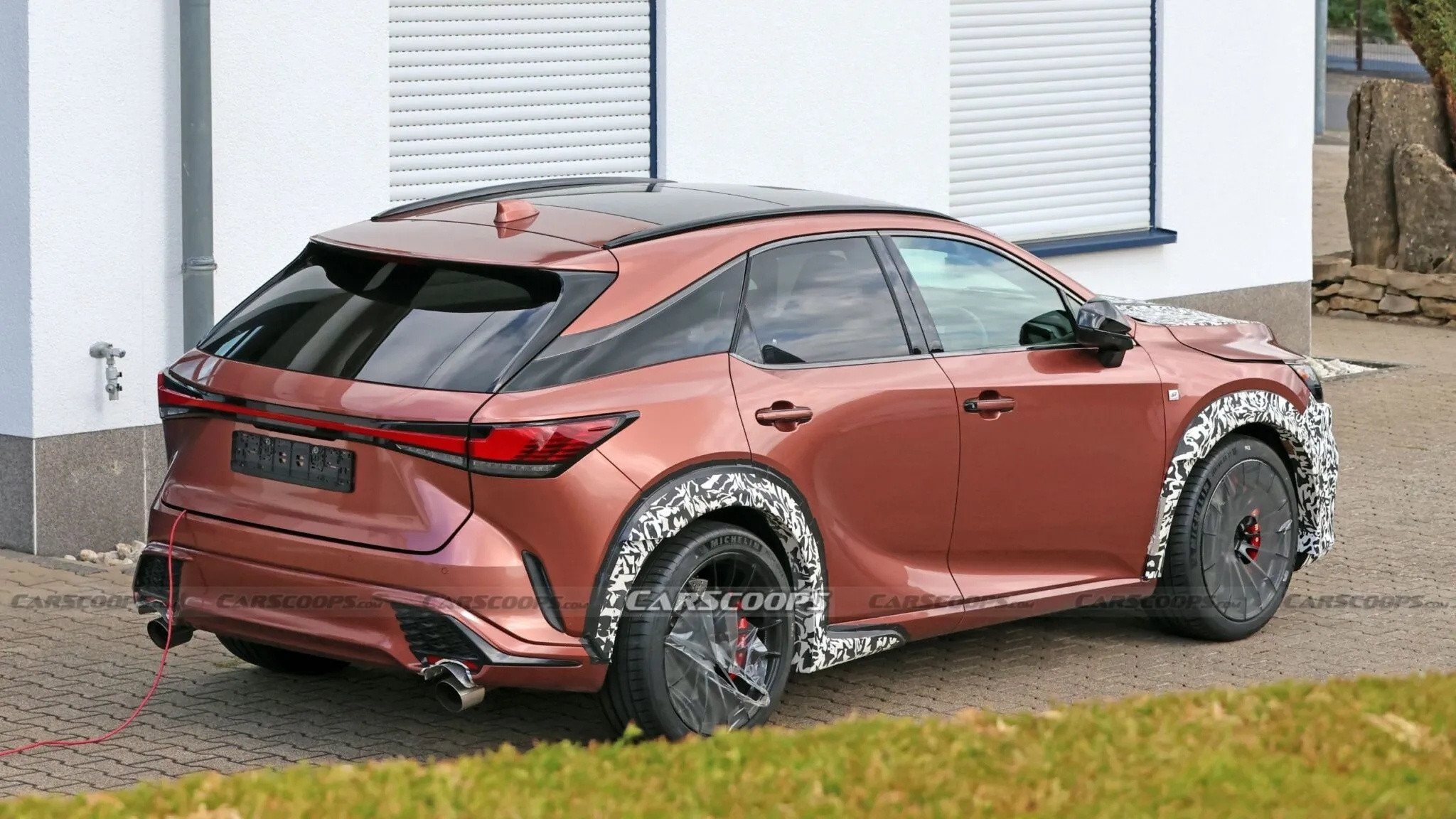 雷克萨斯RXMorizoRR？！👀据"Carscoops"报道，一款疑似高
