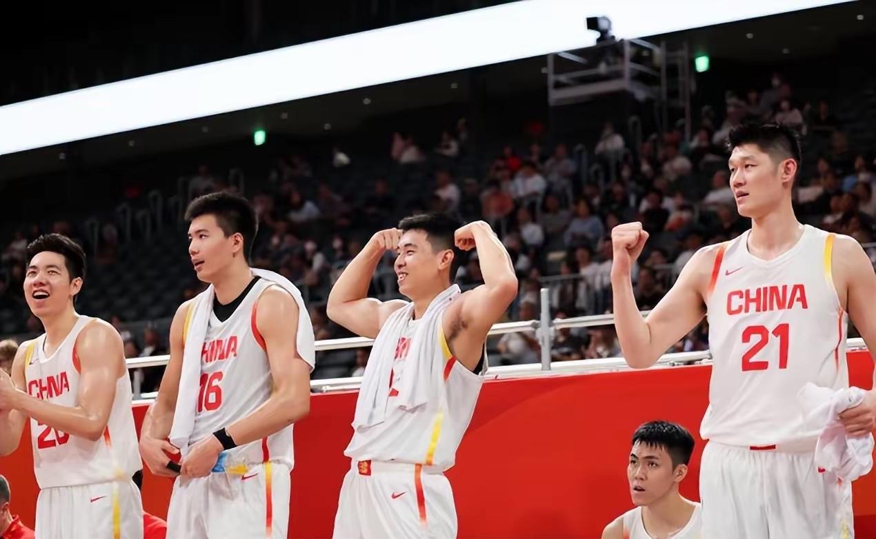 中国男篮第一节就落后日本队12分之多，这样的中国队不只是不如易建联时期的中国男篮