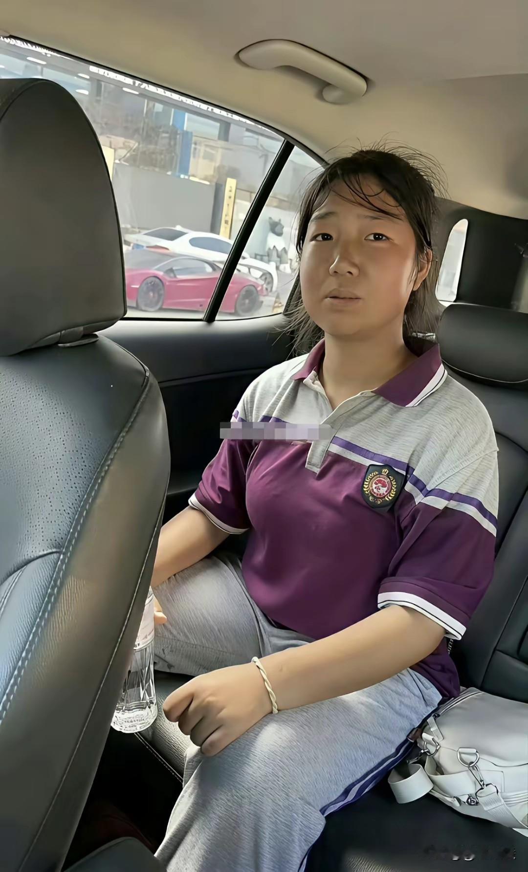 这穿着，这肤色，我就想起安徽的同学。她的面相，体格大部都是这样子。一方水土养