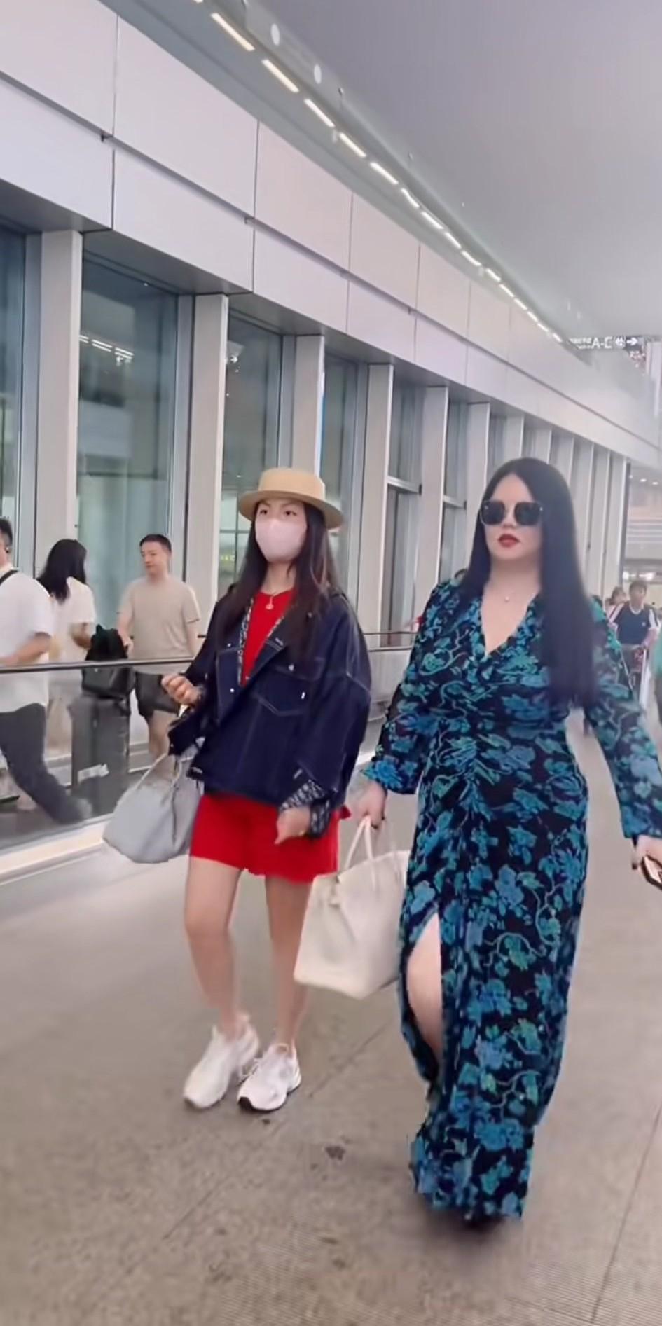 真的是想不通她是靠什么挣钱的？据说她穿的衣服一件都是普通人一件的工资，她家每天的