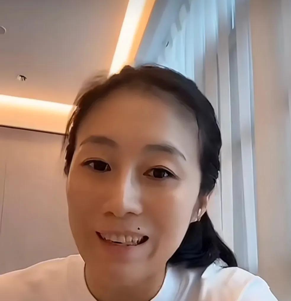 42岁的德国华裔老将韩莹被问及是否还要参加洛杉矶奥运会时，笑着说，如果身体允许，