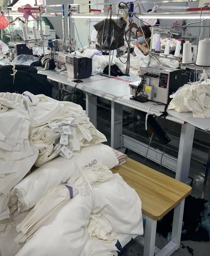 38岁，关掉开了5年的服装店，去上班。月薪一万多，看着挺稳。半年后，浑身不适应