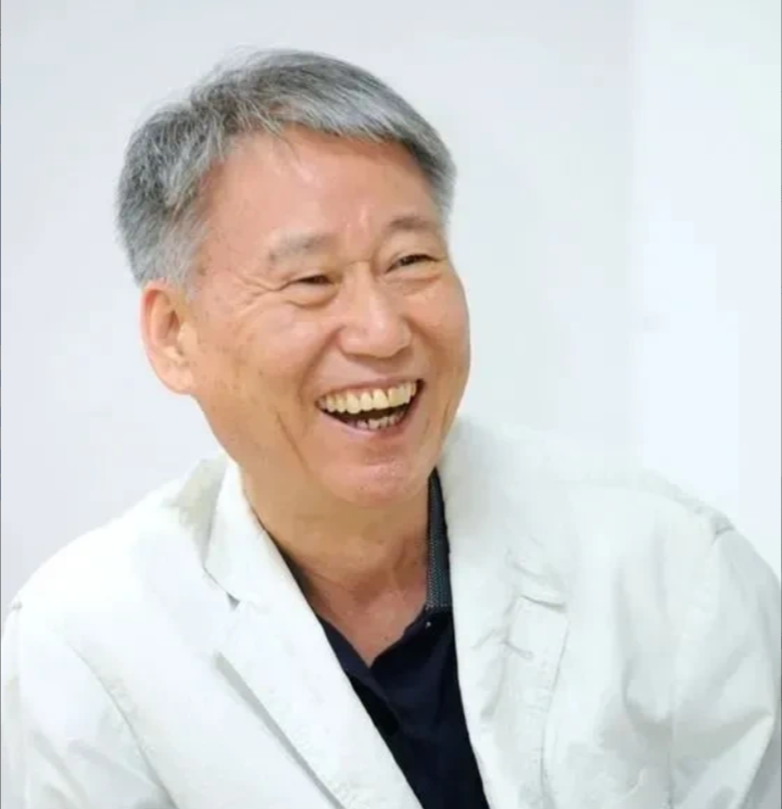 徐奉洙——挺身而出力挺李轩豪的真露杯英雄当第十四届春兰杯，中国棋手李轩豪分别击