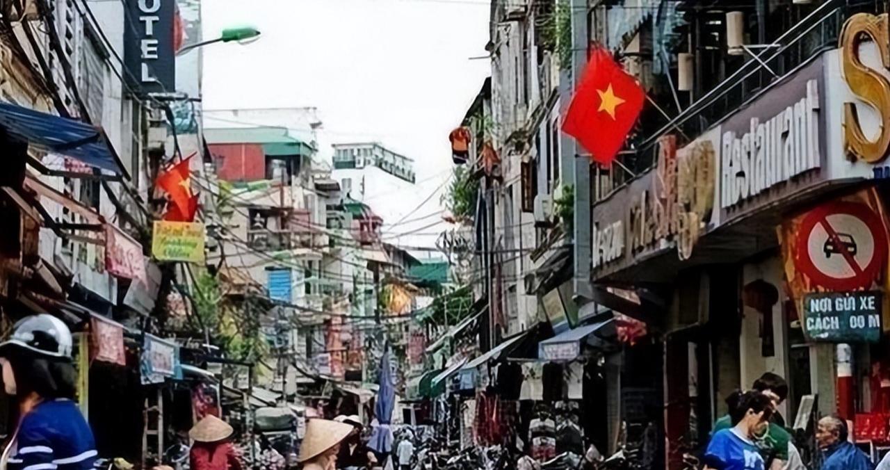 一个美国网民曾发帖：我刚在中国待了两周。开始的时候我以为我们完蛋了，但是当我回到